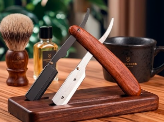 Gentleman’s Edge™ – Wooden Handle Straight Razor